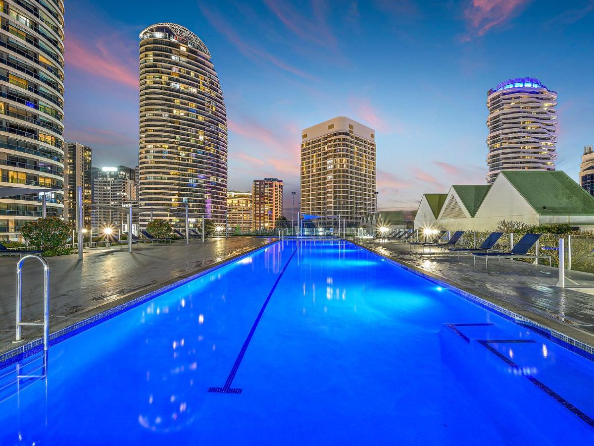 Air On Broadbeach Гоулд Коуст Екстериор снимка